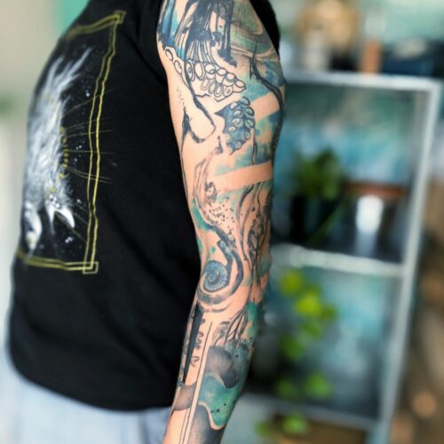tatouage abstrait graphique pieuvre bras aquarelle couleur