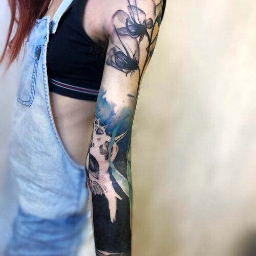tatouage abstrait graphique tatoueur bras aquarelle couleur grenoble plante noir